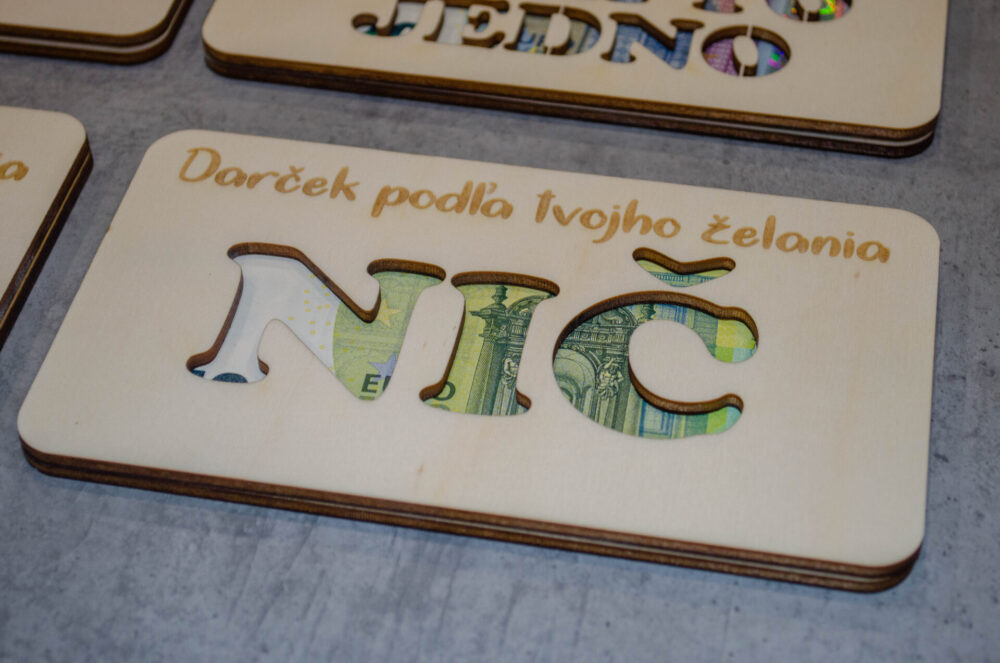 Drevená obálka na peniaze "NIČ"