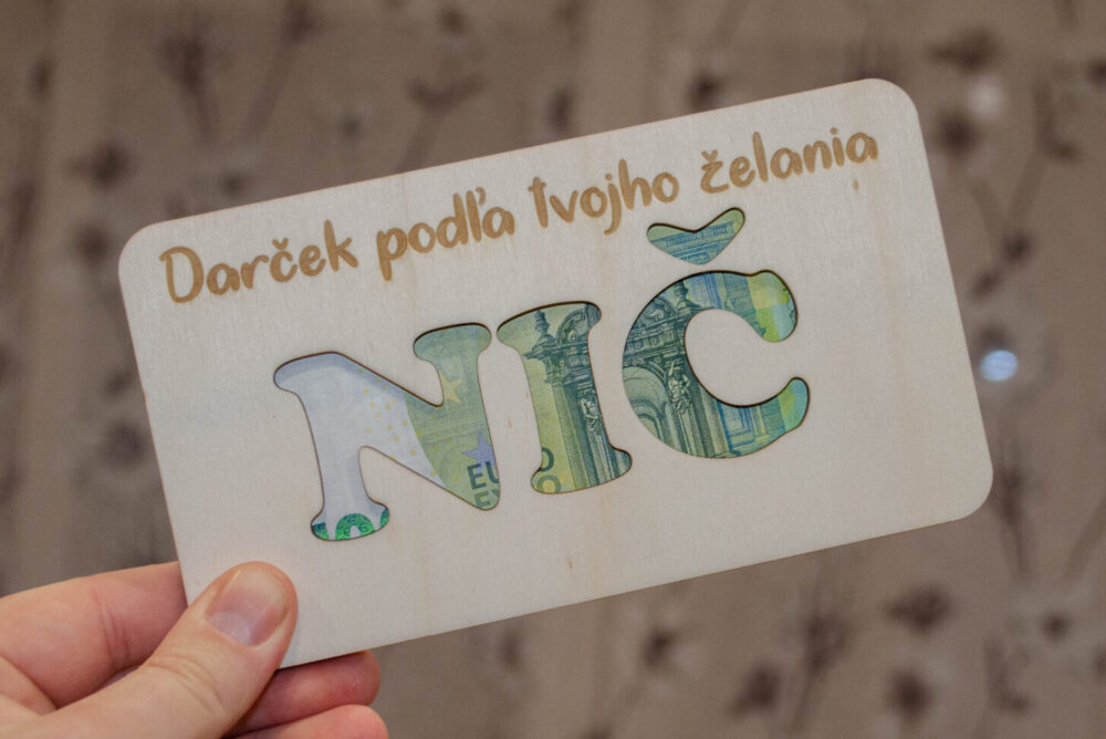 Drevená obálka na peniaze "NIČ"