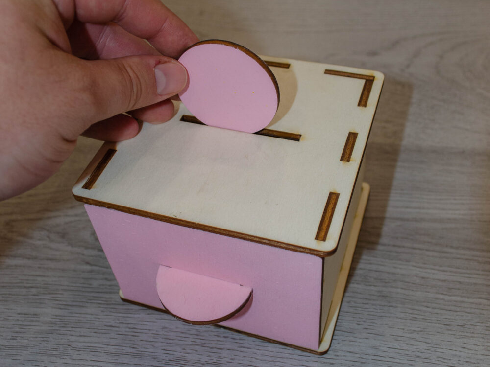 Montessori krabička so zásuvkou