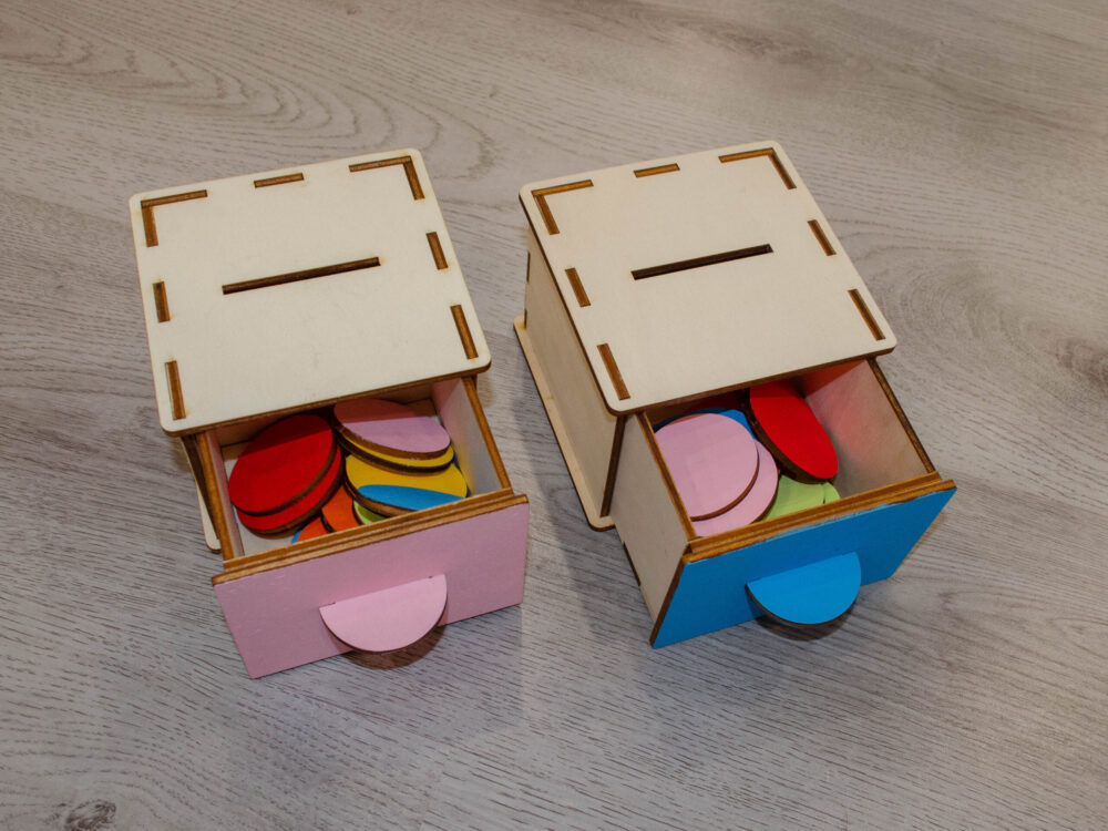 Montessori krabička so zásuvkou