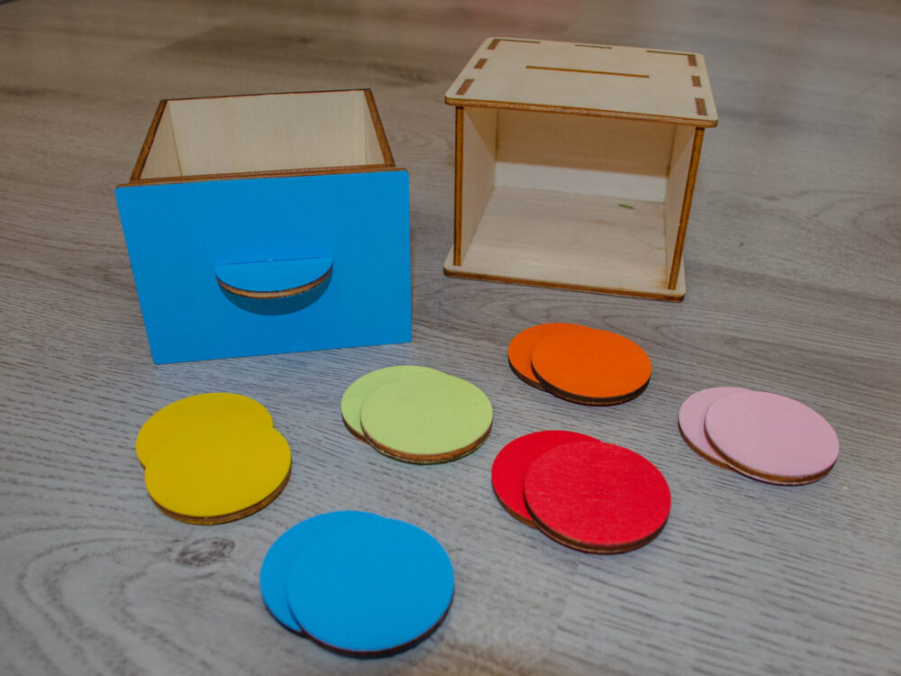 Montessori krabička so zásuvkou