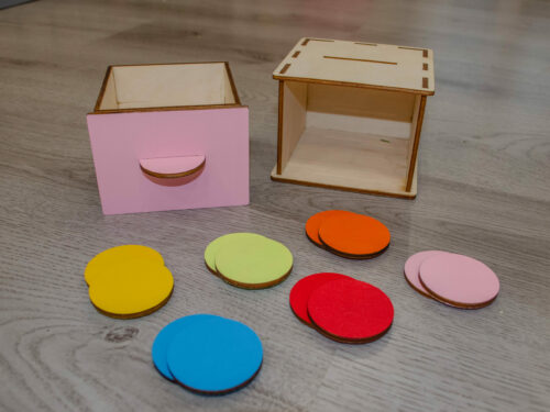 Montessori krabička so zásuvkou