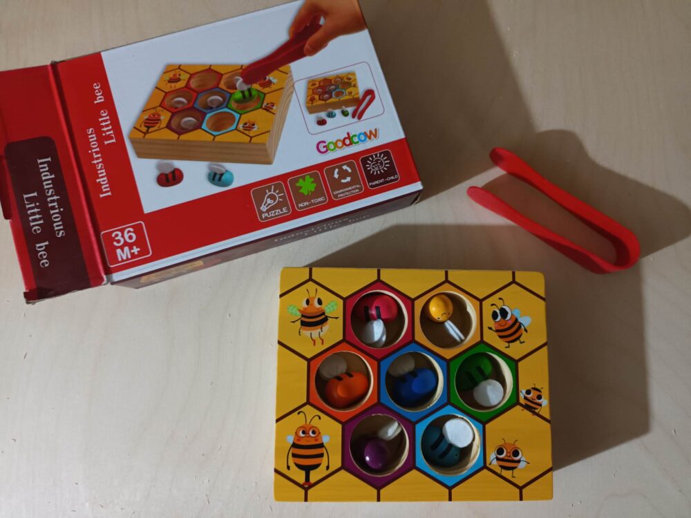 Montessori drevená vkladačka včielky