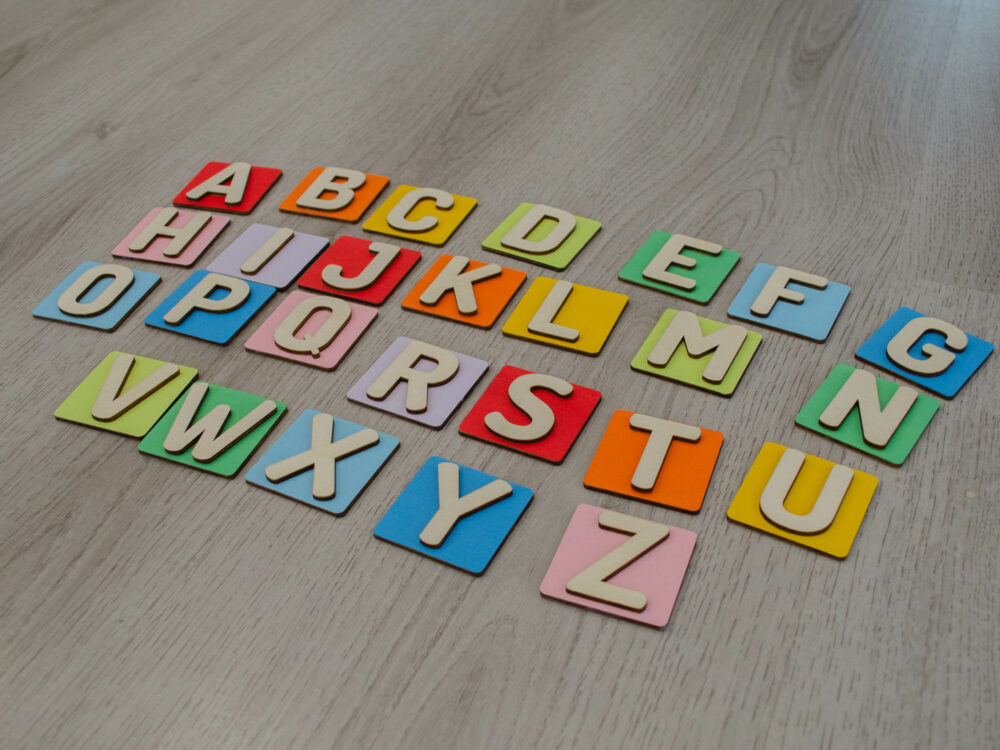 Montessori drevená vkladacia abeceda