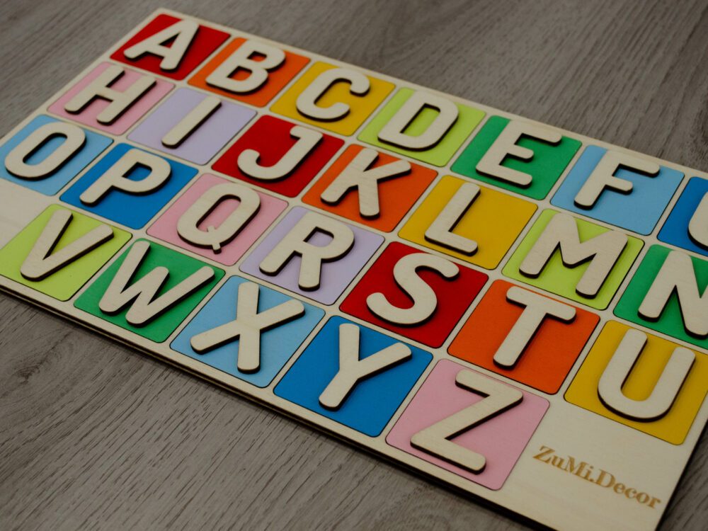Montessori drevená vkladacia abeceda