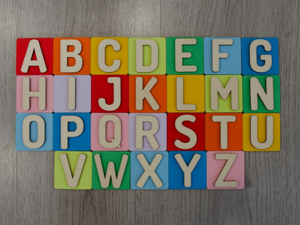Montessori drevená vkladacia abeceda