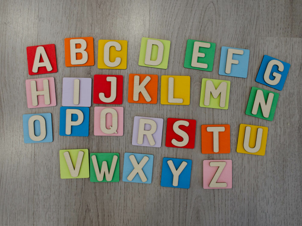 Montessori drevená vkladacia abeceda